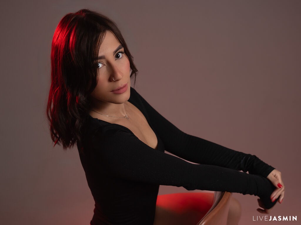 Live cam model AlesiaNoir