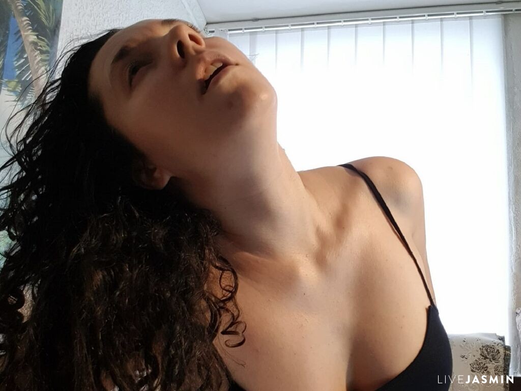 Watch AnaBlanca live now