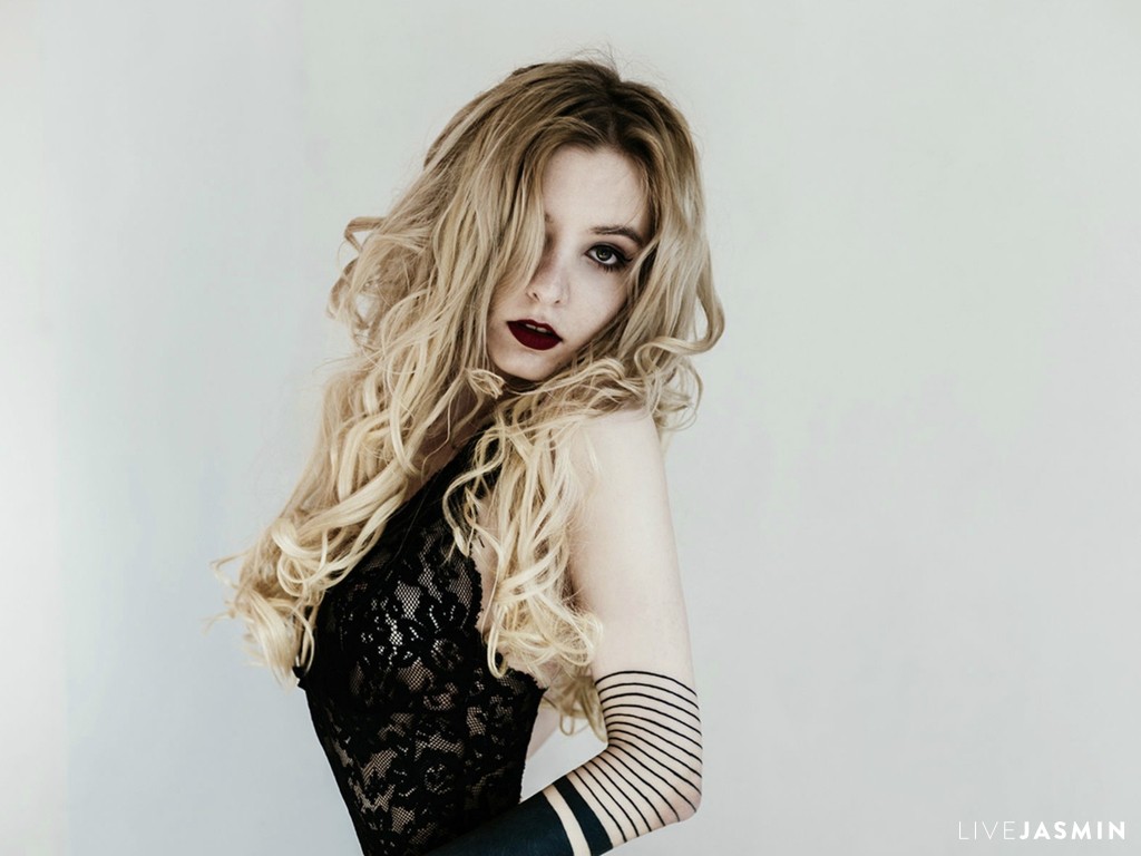AngelikaMoebius online now