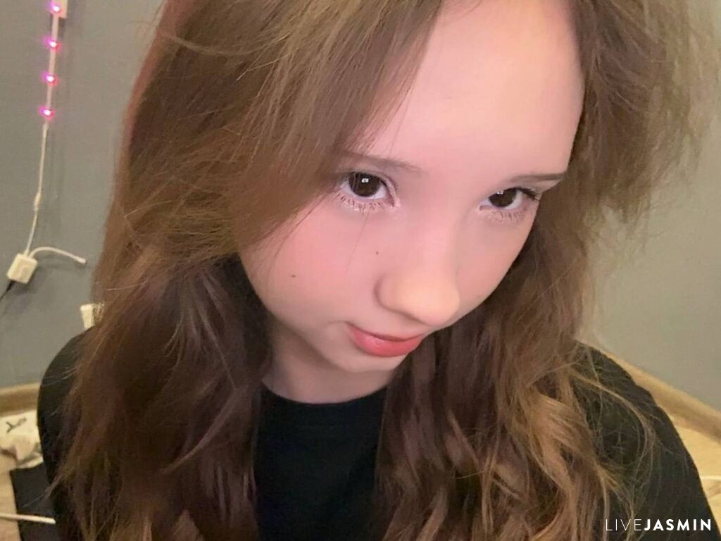 Start a private show with CareyRollefson