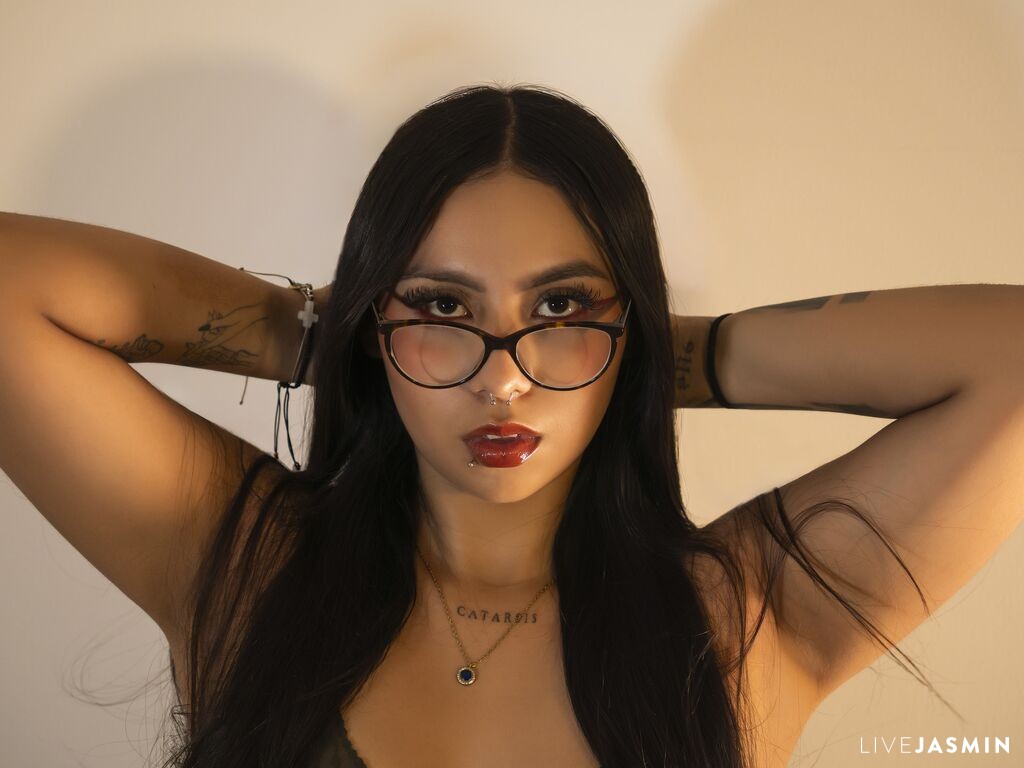 Live cam profile for ChloeRiveiro