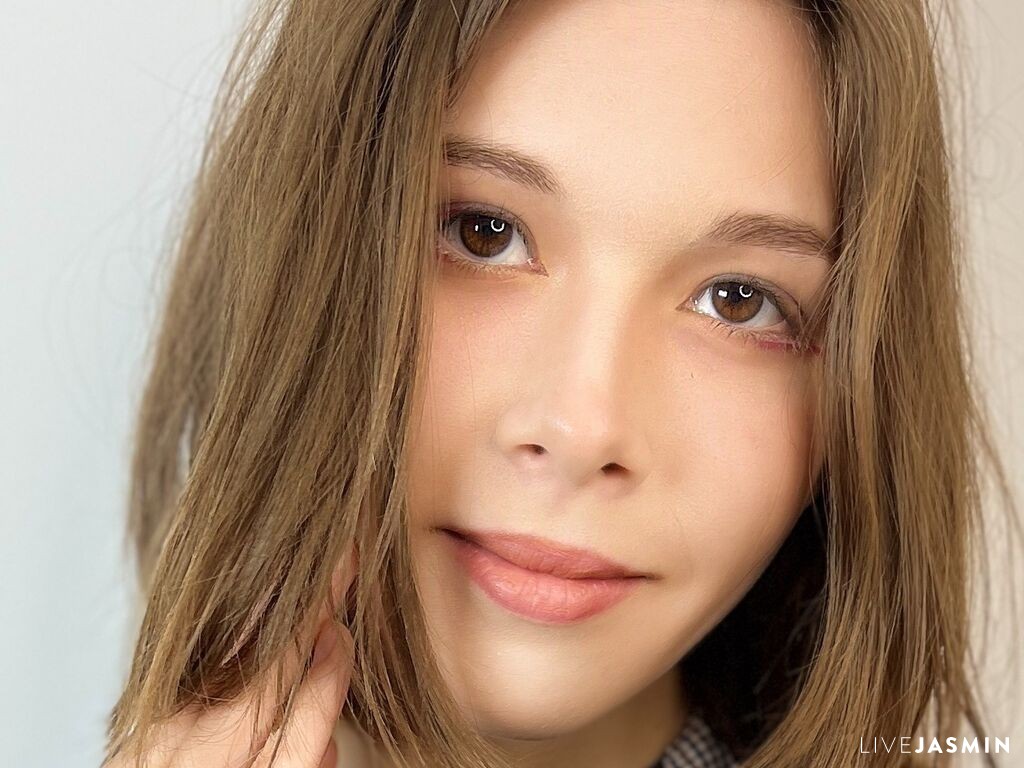 Start a private show with ChristinaHensley