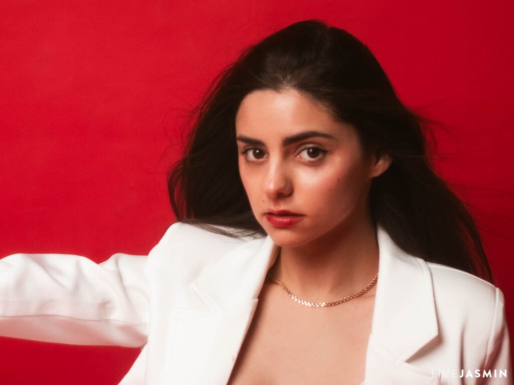 Start a private show with EmiliMua