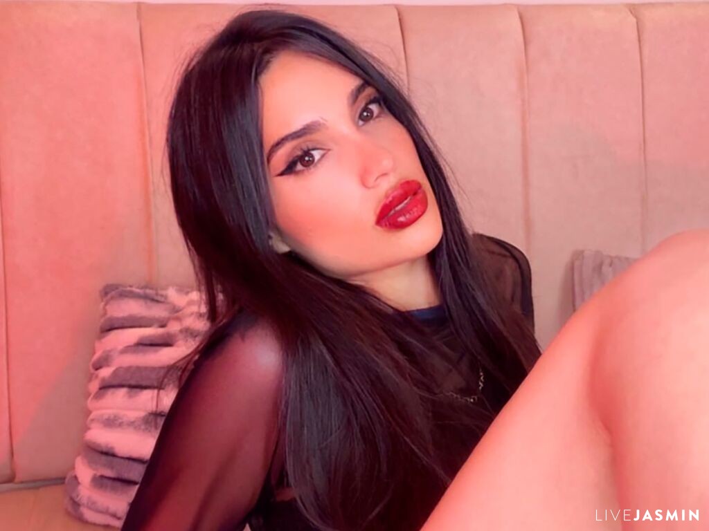 Start a private show with EmiliaVanRose