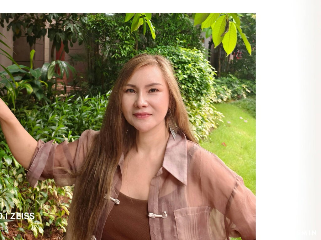 EmilyXiu online now