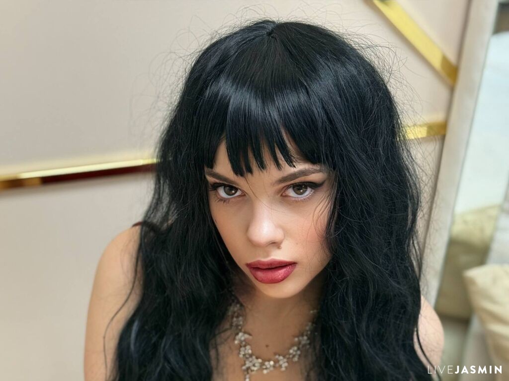 Watch ErikaBradley live now