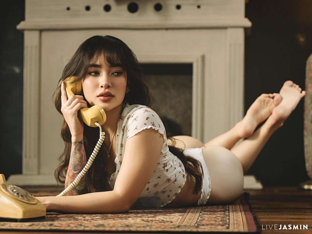 Start a private show with IsabelLior
