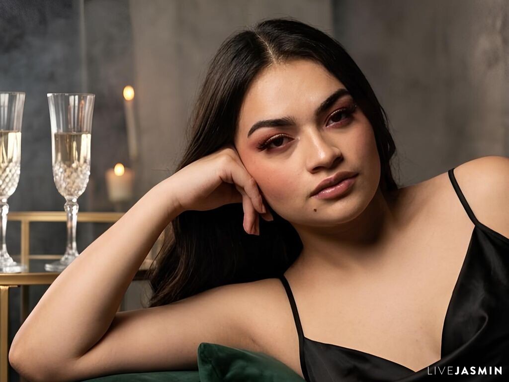 Start a private show with IvannaVelvet
