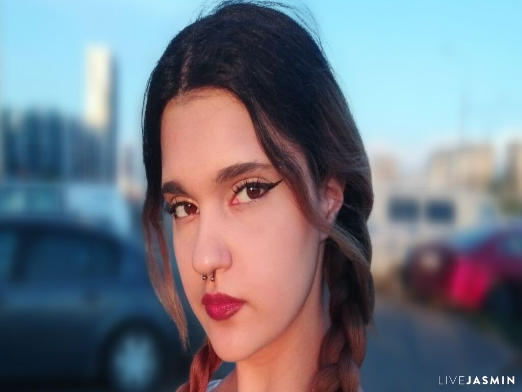 Watch IvelisseConsuelo live now