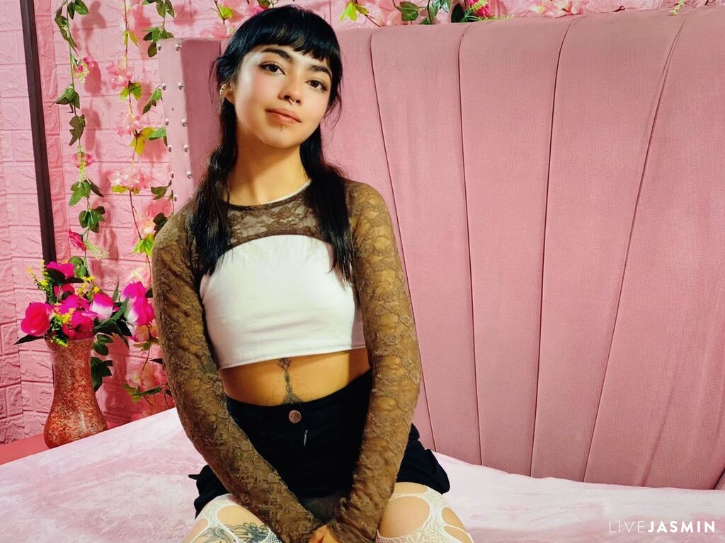 IvyLunna online now