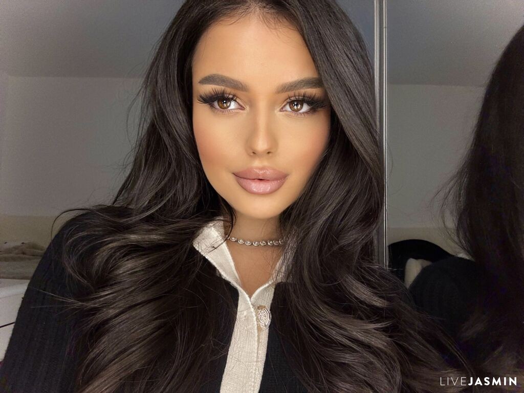 JasmineHille online now