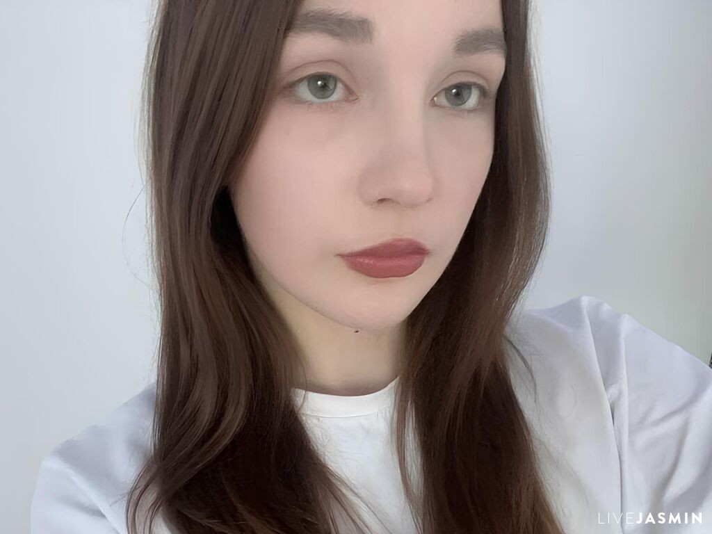 Watch JulieShuliack live now