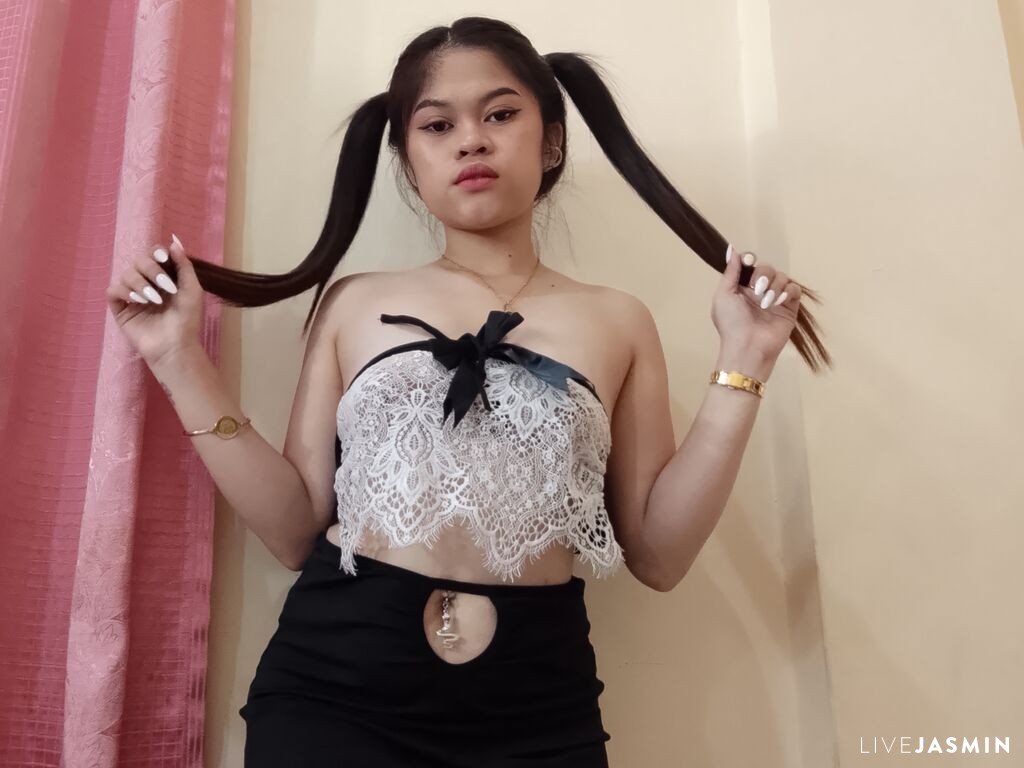 KallyCortez online now