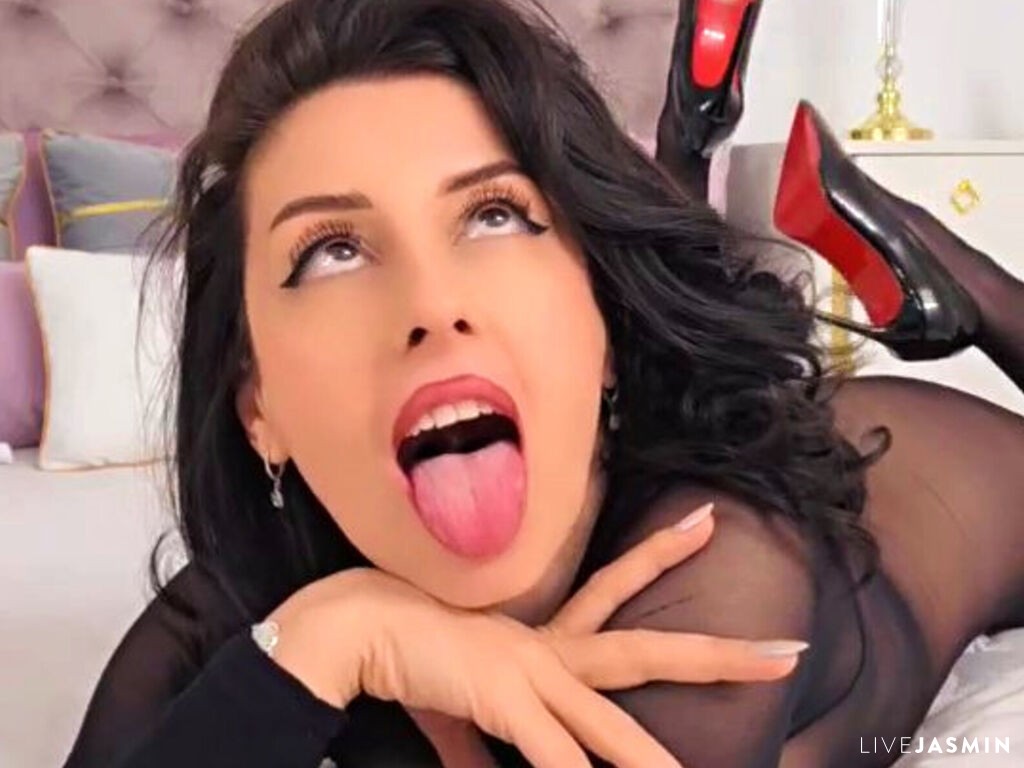 KarinAss online now