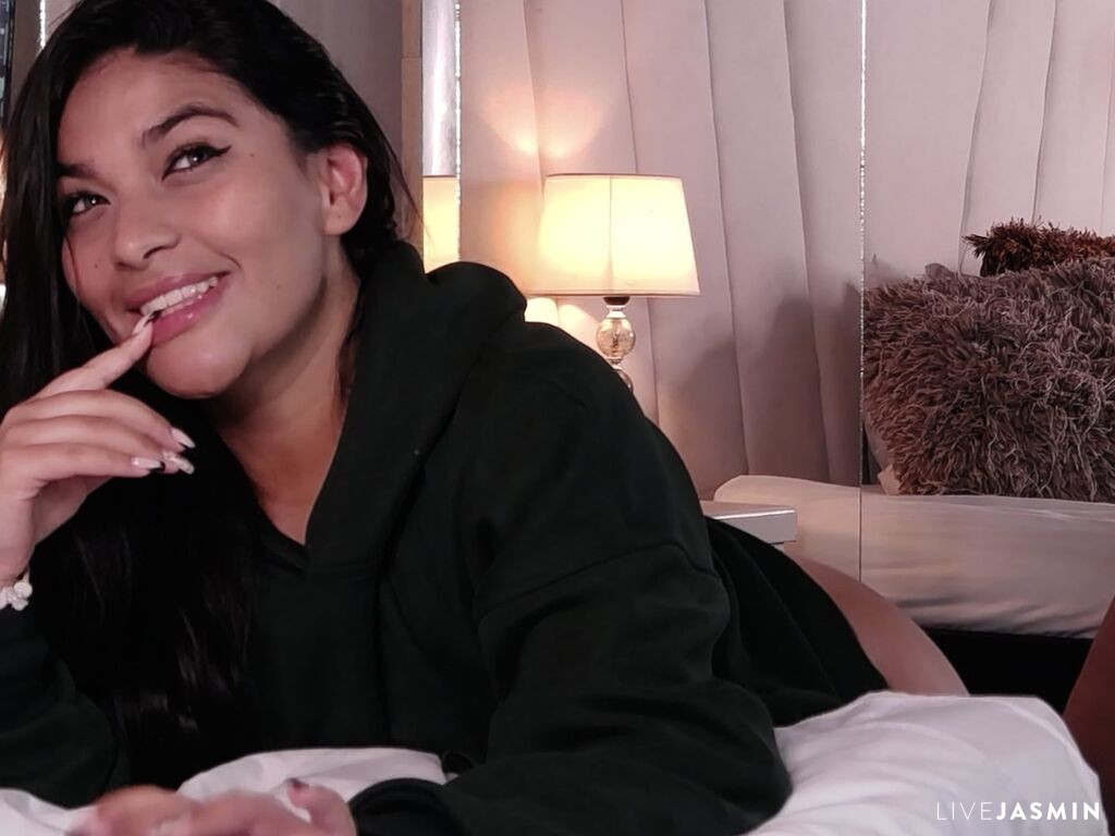 Watch LannySell live now