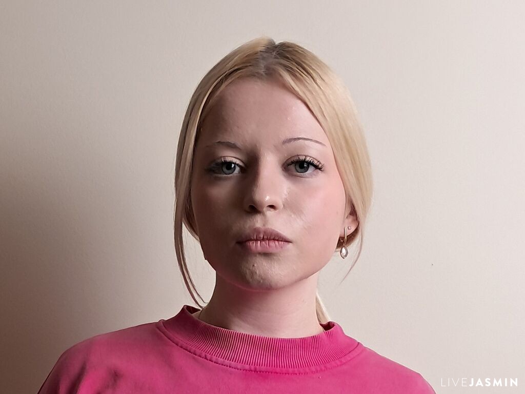 Live cam profile for LeonaLongmire