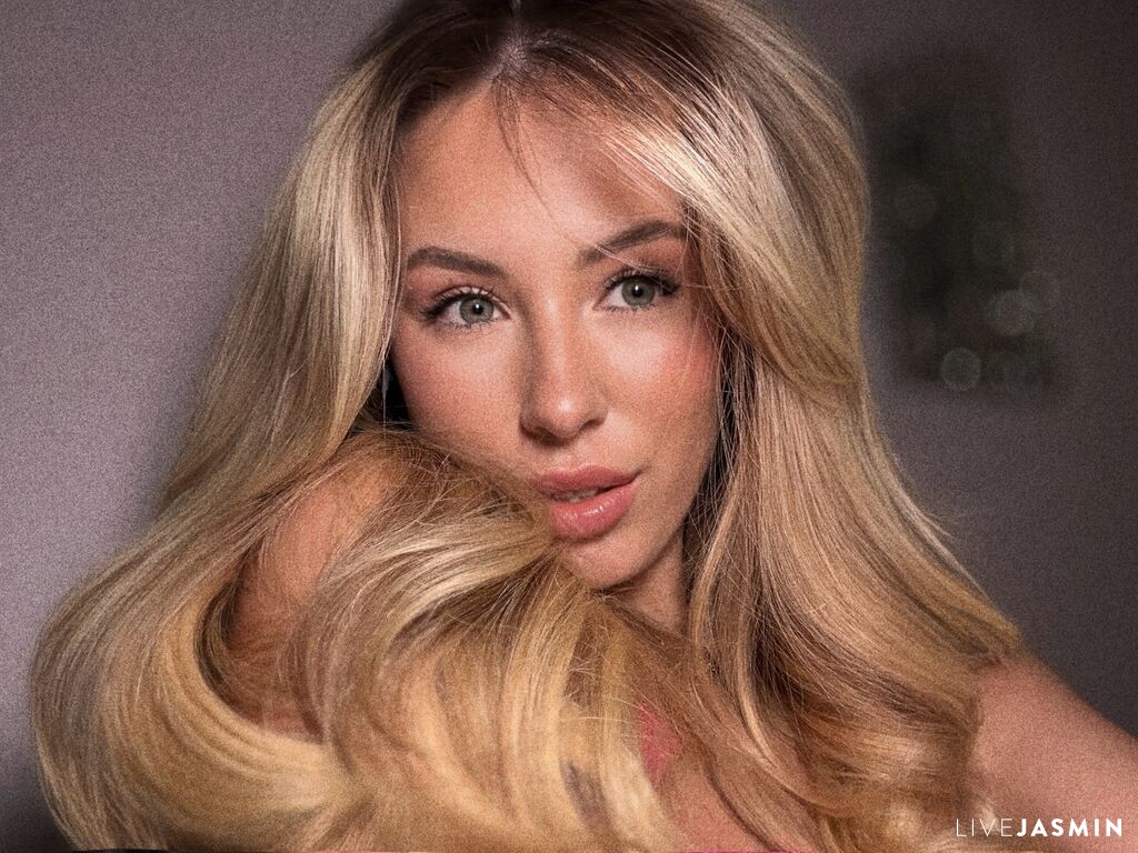 Start a private show with LeylaBlanc