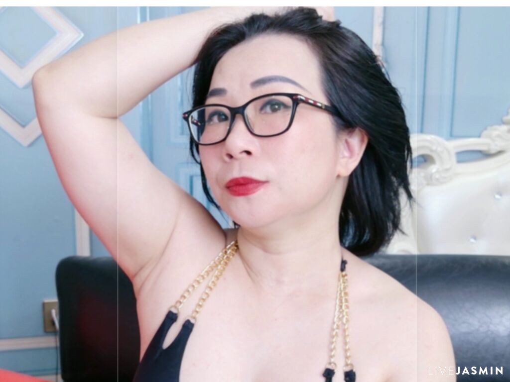 Live cam model LucianaMecacci