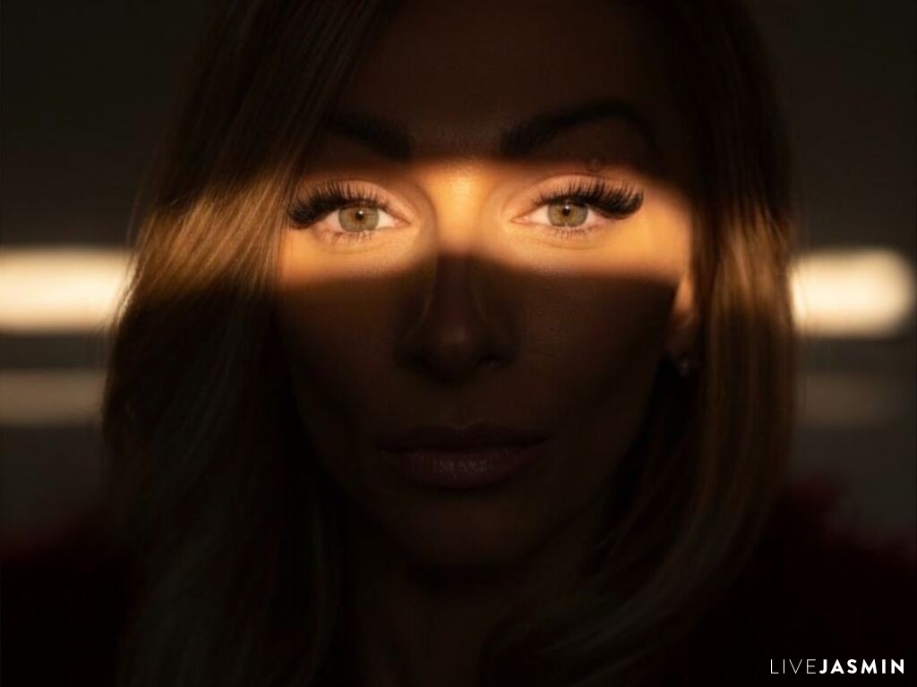 Watch MarylinGlory live now