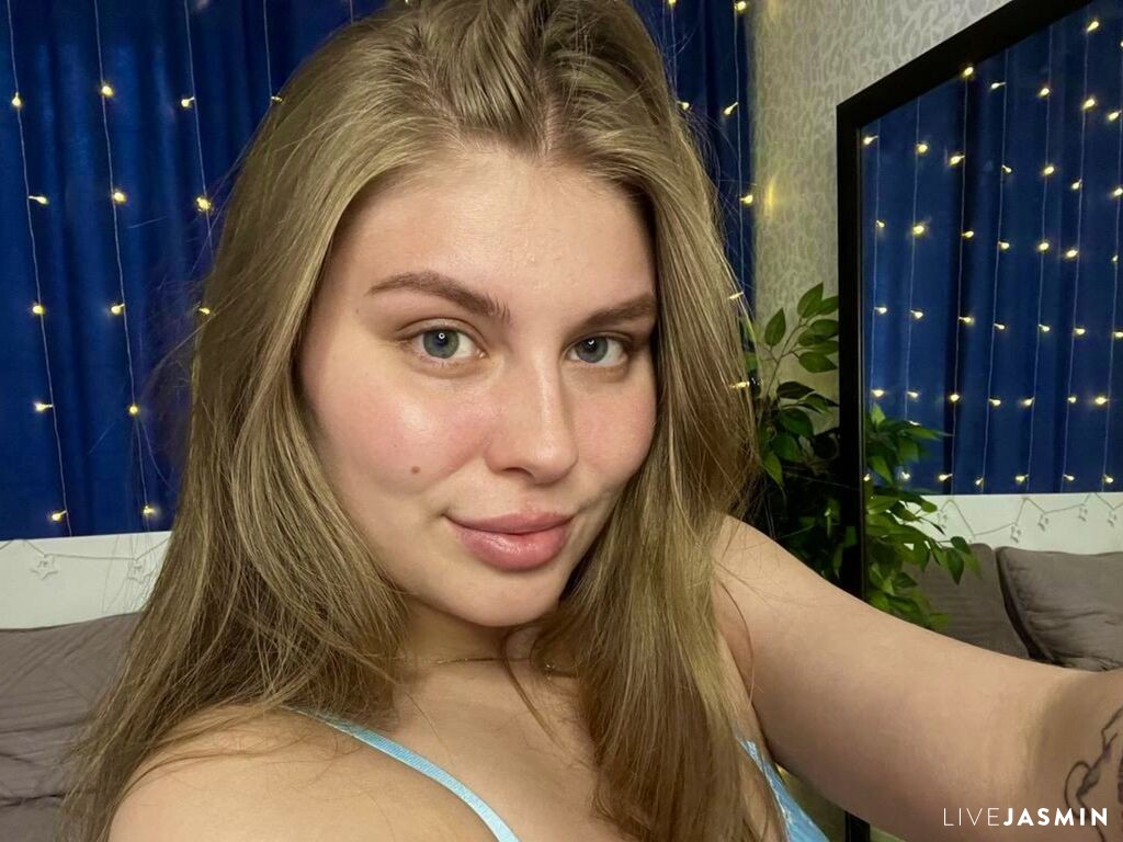 Live cam profile for MilaOlivers