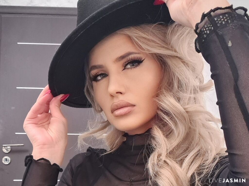 MoniqueSin free chat room