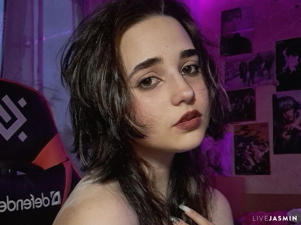 Live cam profile for MozellLujano