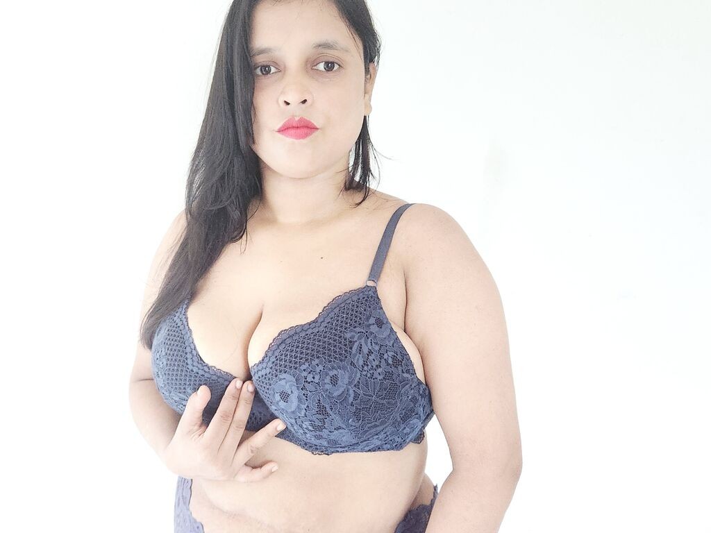 Watch NancyBray live now