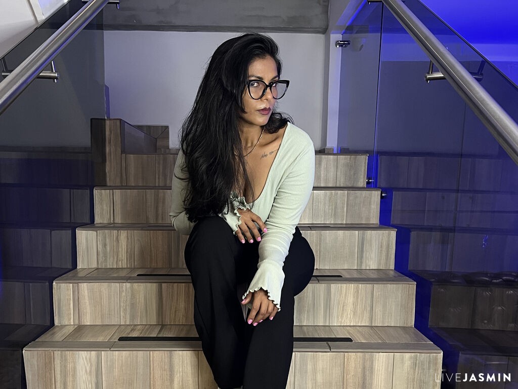 Watch OliviaLezama live now