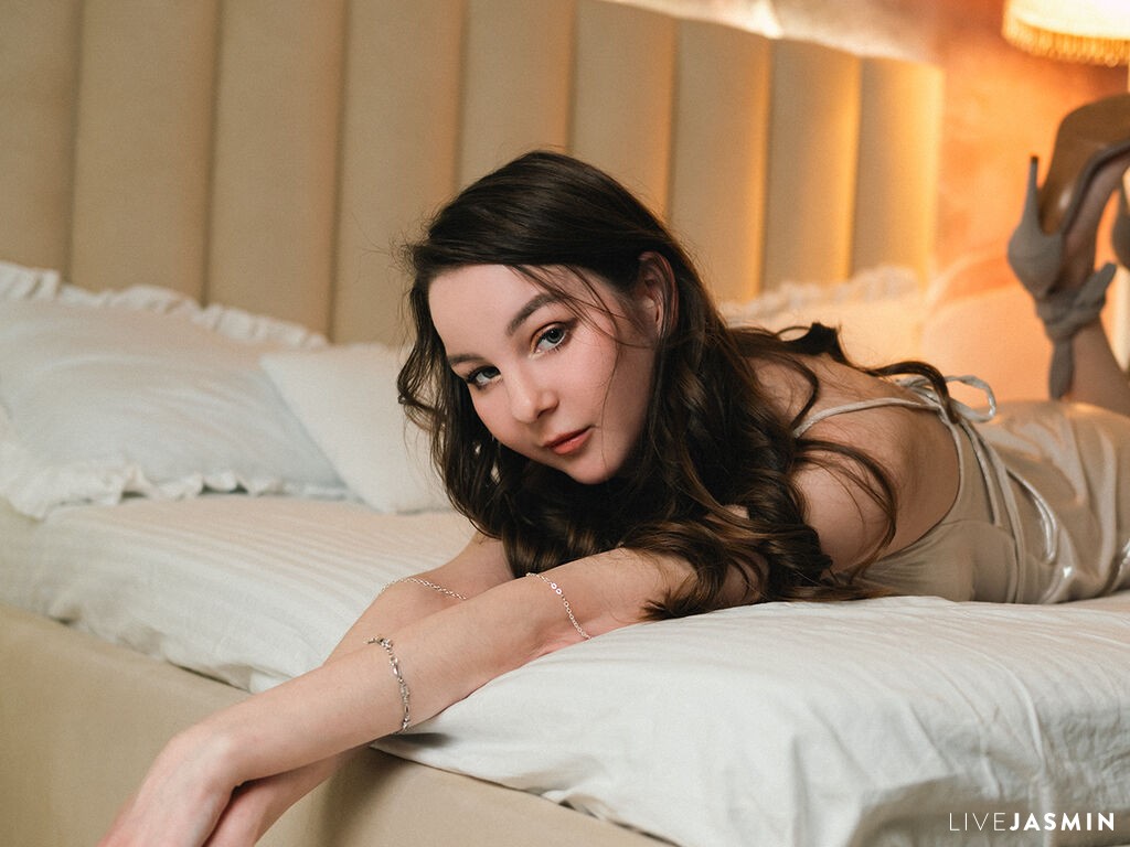 Start a private show with PollyGlen