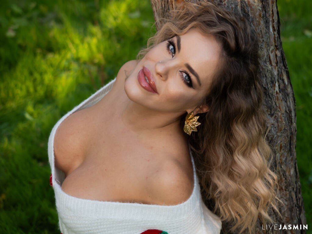 Featured live cam profile for RosemaryEvan
