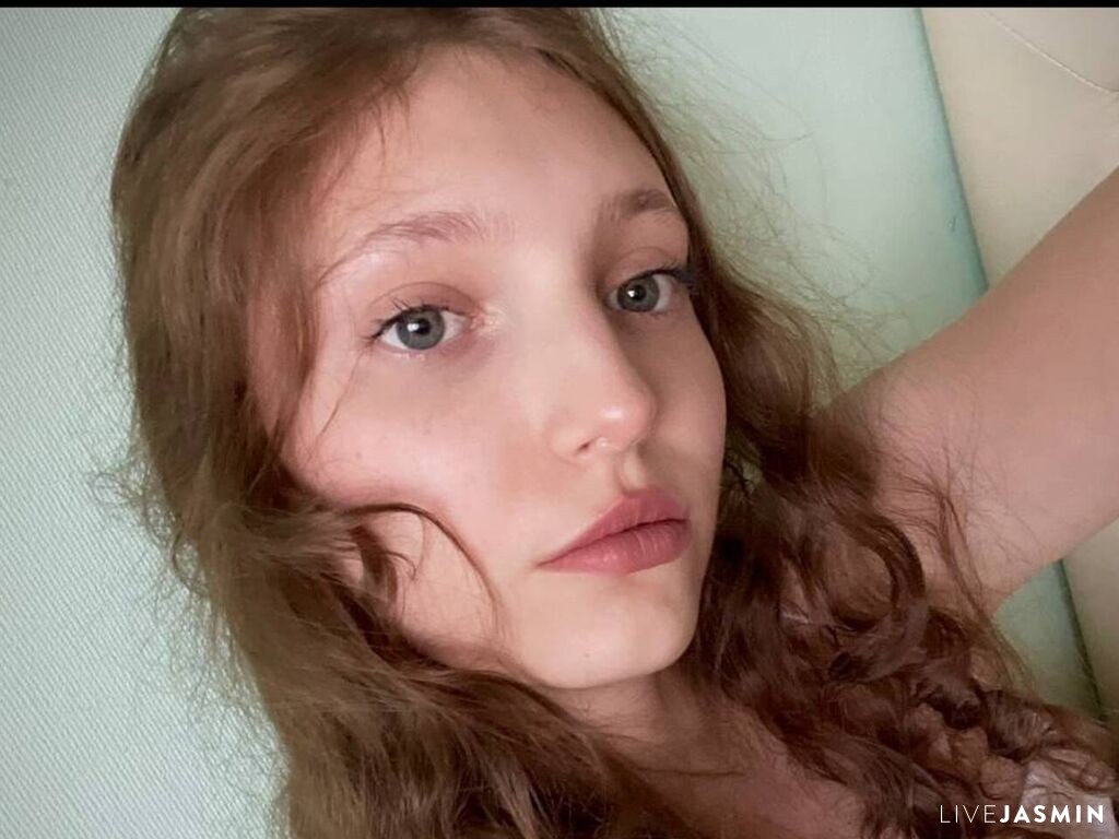 SallyBekius online now
