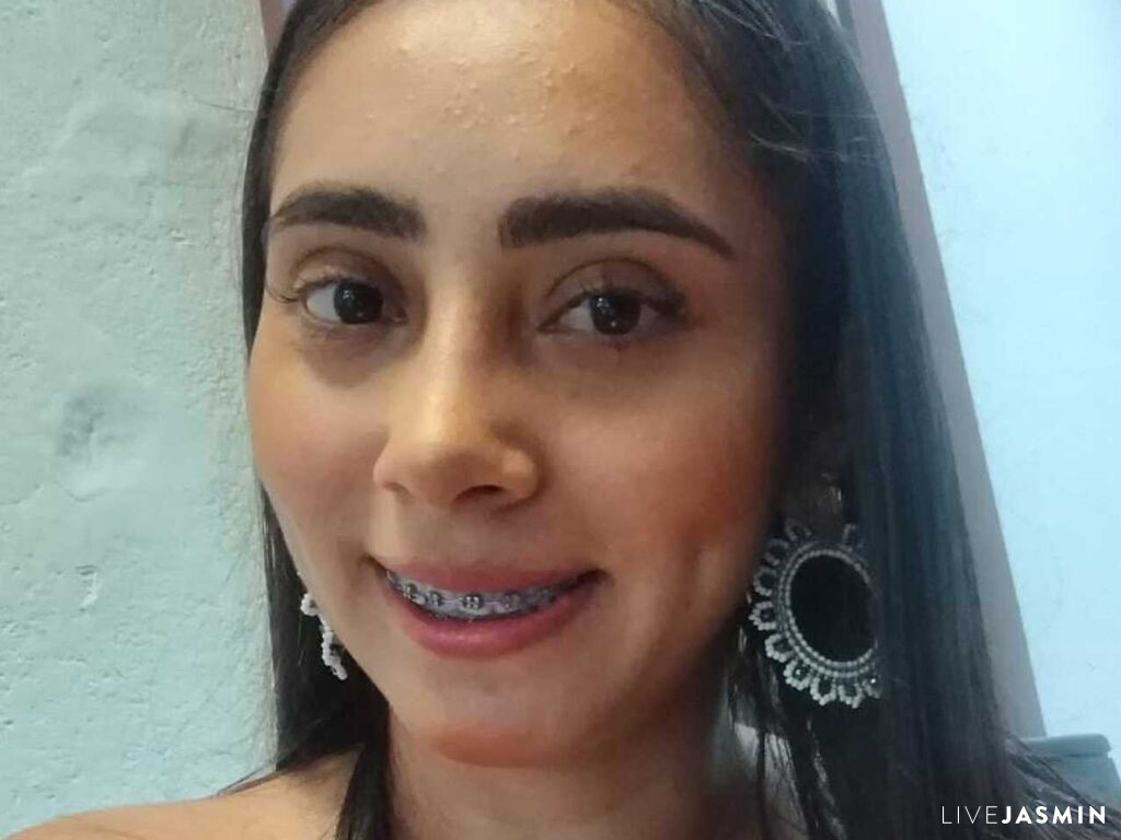 Watch ScarlettJohson live now