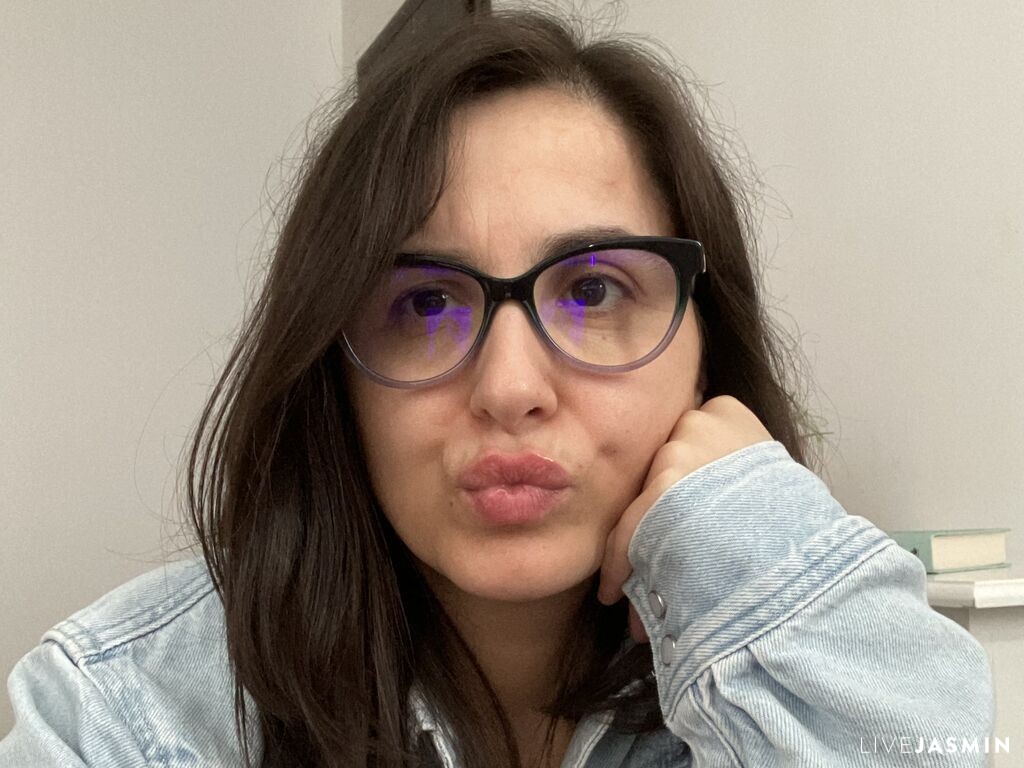 SophieLou free chat room